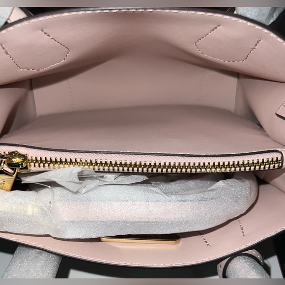 MICHAEL KORS Mercer Medium Accordion Crossbody Bag - NWT - Picture 2 of 11